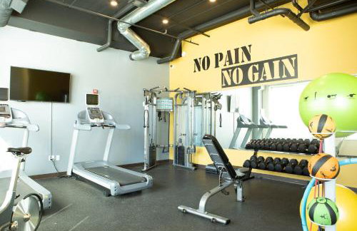 Walker's Point Studio with Gym and Balcony - Foto 14