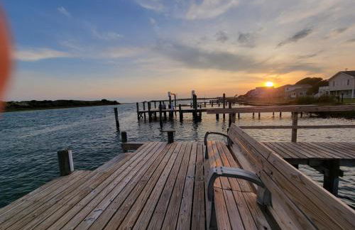 Waterfront, dock, Hot tub, kayaks, King Bedroom with amazing views, RELAXATION, 2 miles to the beach - Foto 7