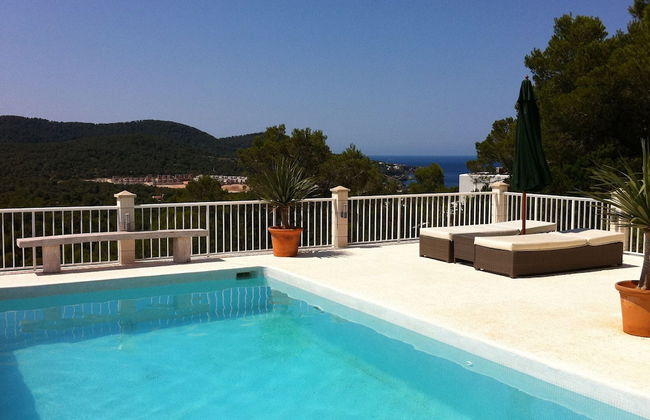 Villa in Cala Tarida With Private Pool & Sea View - Photo 23
