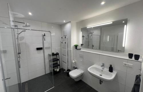 Jellys Apartment - 70qm - Balkon - Küche - Parken - 2x smart TV - King Size Bett - nur 5min zum Europa Park - Foto 50