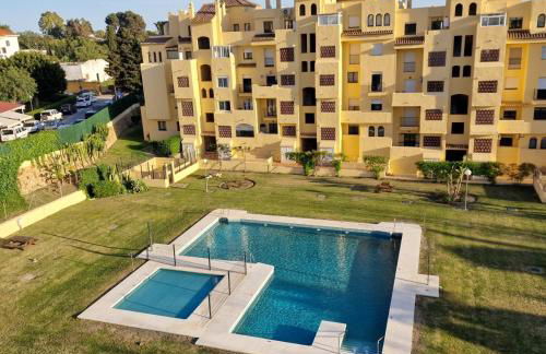 Piso muy cómodo en Estepona, Zona Selwo - Photo 12