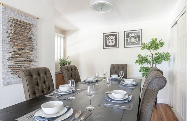 Charming Spacious Home - Modern Comforts, Prime Location - Photo 44