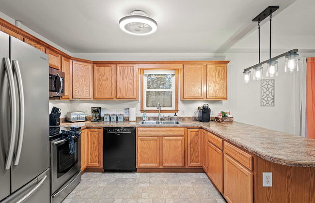 Mews Mountain House by Avantstay Walk to Beach, Hot Tub, Game Room - Foto 11