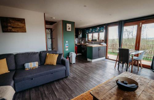 Woodpecker Lodge- A Pet Friendly Rural Retreat - Photo 3