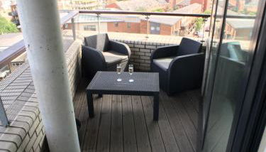 Modern 2 Bedroom Penthouse with Balcony & Parking - Foto 3