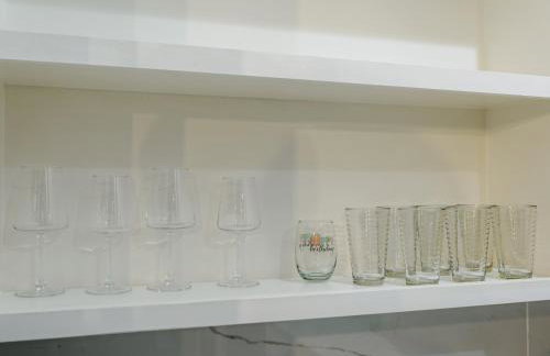 Modern Gem Near Downtown! - Foto 33