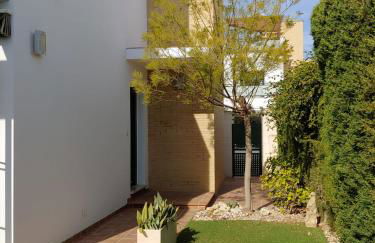 Three-bedroom holiday villa with magnificent pool next to the sea and golf courses - Photo 5