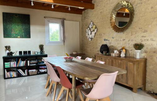 Le So Art, grande maison 4 chambres, terrain de pétanque, grand jardin clos, flipper, babyfoot, jeux Arcade, ping pong,1 km mer, proche golf, Port en Bessin, Bayeux et plages du débarquement, adaptée enfants - Foto 3