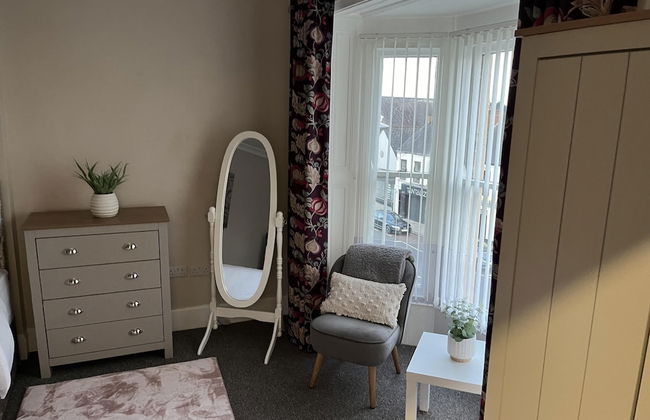 3 Bed Flat - Sleeps 6 - Parking - Wifi - Foto 9