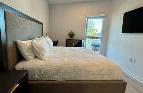 Silver Lake 1 Bedroom Condo Suite with Balcony and Parking - Photo 8