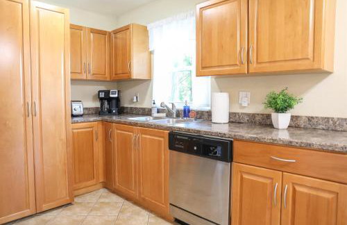 Sunnyside Palms - 2BR, Poolside, 5 min to Beach - Foto 23