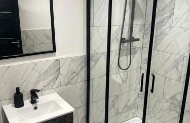 Spacious & Stylish Self Contained Studio Apartments - Foto 5