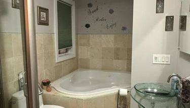 Spacious and Cozy- near T-station-Quiet Neighborhood! - Foto 5