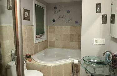 Spacious and Cozy- near T-station-Quiet Neighborhood! - Foto 5