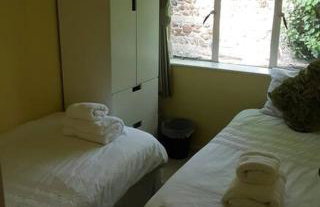 Entire Thatched Cottage - Photo 6