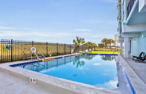Oceanfront condo with pool, amazing view, balcony & beach access - Foto 25
