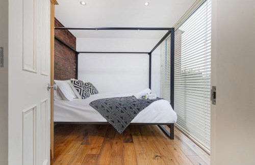 Thrushley Cottage - sleeps 7 - with roof terrace - Foto 13