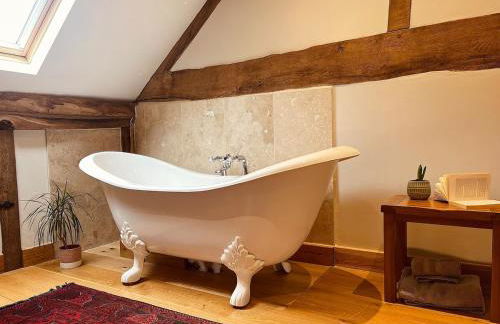 Hot Tub, Stream-Side Garden, Mountain Views, 17thC - Photo 2