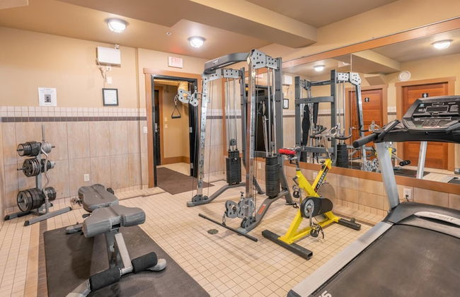 Raven's Nest - Luxury Pet Friendly Condo w/ Private Hot Tub & Mountain Views - Foto 14