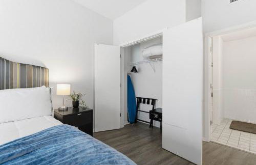 Orlando Getaway with Pool View Balcony - Foto 26