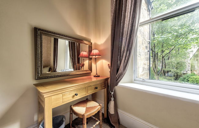 Maya's Glasgow Holiday Homes - Photo 4