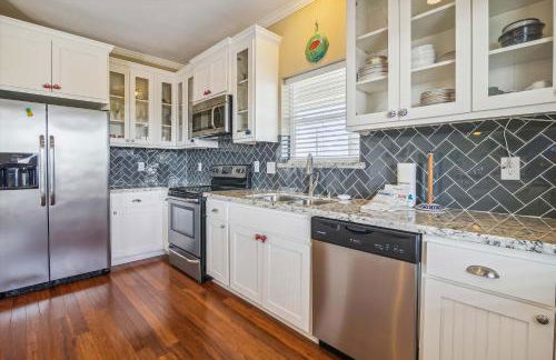 Cottage By The Sea by Ryson Vacation Rentals - Photo 12