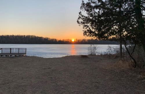 Cozy Private Log Cabin on acreage - Foto 9