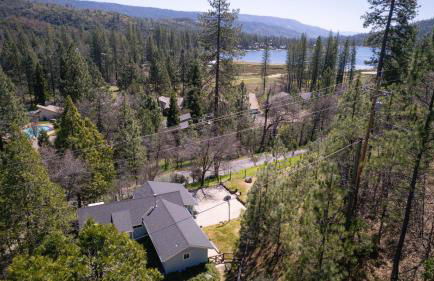 Near Yosemite Bass Lake Cabin with Hot Tub, Lake View, Pet Friendly - Photo 57