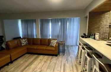 240 Queen Bed, 3 Pools, 80in TV - Foto 9