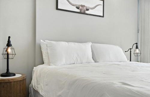 New 2 Bed 2 Bath Condo with Pool at BMS - Foto 14