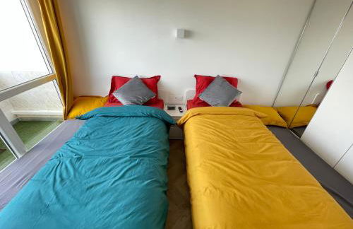 PARIS PANTIN Magnifique Appartement 4 pièces de 108m2 avec 2 PARKING intérieur - très cosy pour 1 à 12 personnes - Entièrement refait à neuf ENTIRE APARTMENT LUXURIOUS AND WARM - PANTIN PARIS 19 ème FREE WIFI GRATUIT - Foto 14