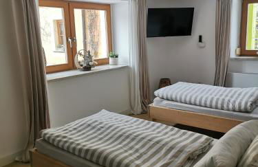 FeWo "Waldblick" und "Gartenblick" mit Pool und Kinderspielplatz - Foto 17