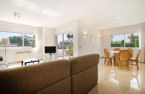 R11 Casa Blanca con gran jardin y piscina - Photo 10