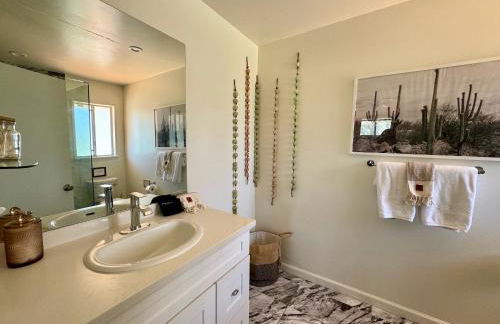 Mid-Century Modern Home w/Pool & Hot Tub - Foto 17