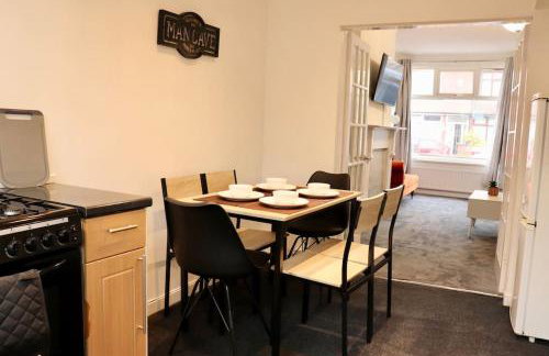 Charming 3 Bedroom Property FREE WiFi & Parking - Foto 26