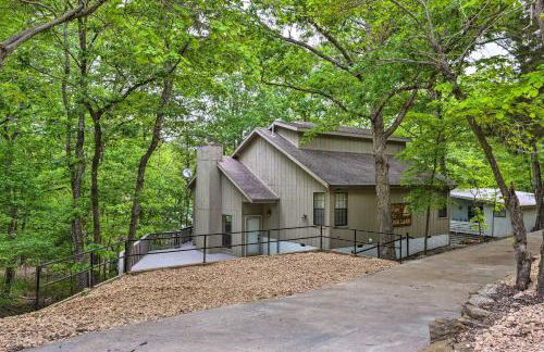 Beaver Lake Retreat with Deck and Private Hot Tub - Foto 37