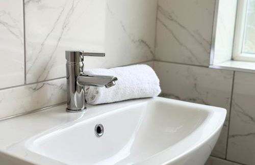 Entire 5 Bed New Home - Southampton Centre - 4BDRM - Foto 41