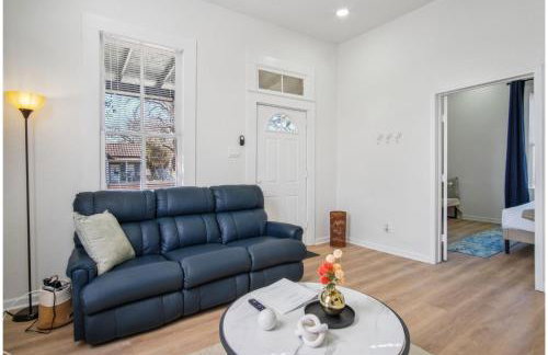 Cozy Historic Gem: 5 Mins to Downtown SA - Foto 6