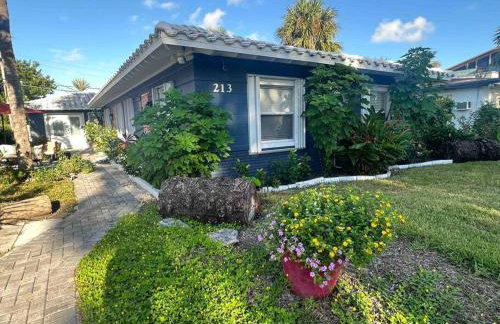 New & Blue - 2 blocks to the beach - Photo 23