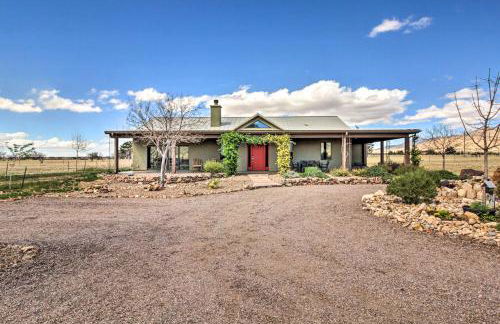 Pastoral Elgin Escape with Covered Patio and Grill! - Foto 24