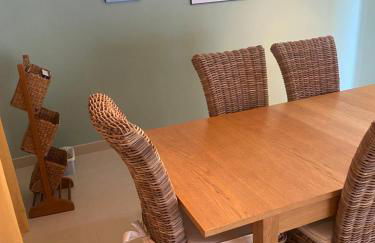 4 Bed Villa - Sleeps 9- Pool - Garden - Parking - Foto 6