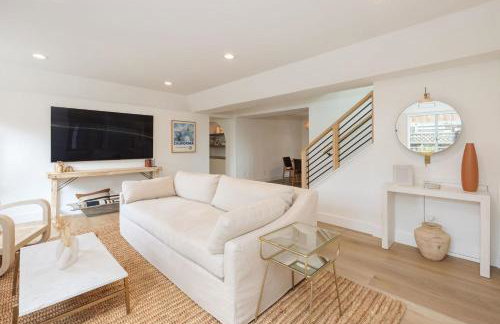 Seaside Home Modern Retreat with Breathtaking Views and Beachside Charm - Foto 5