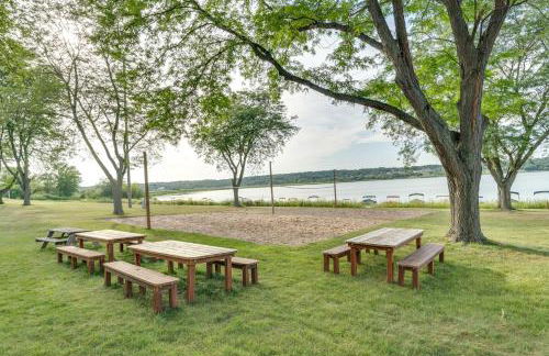 Elegant 4-Season Lake Geneva Condo with Fireplace! - Foto 38