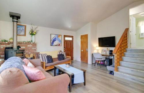 NEW! Cozy & Secluded House w/Deck - Near Yosemite! - Foto 3