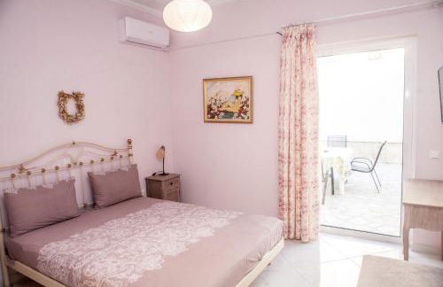 Plagia's Sunset Apartments - Photo 25