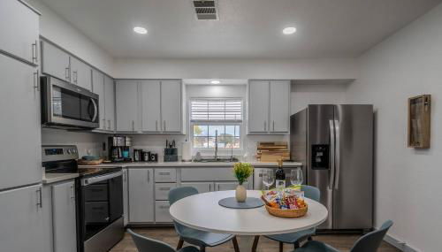 Winston's Hideaway. A few blocks walk to downtown. - Foto 2, stove, toaster