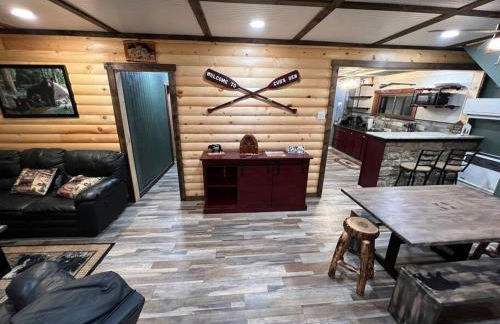 Cubs Den - Hot Tub- Walk to Lake- Fire Pit - Kayaks - Foto 8