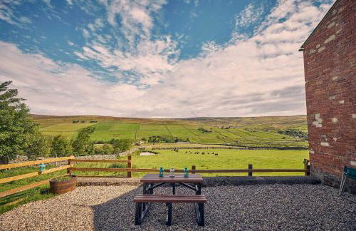 Host & Stay - The Red Brick Barn - Photo 38