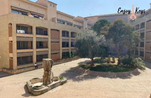 Au pied du Château de l'Empéri - Foto 9