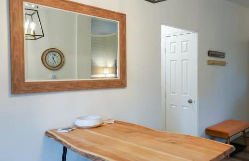 Charming Midtown Cottage Walkable & Cozy - Foto 22